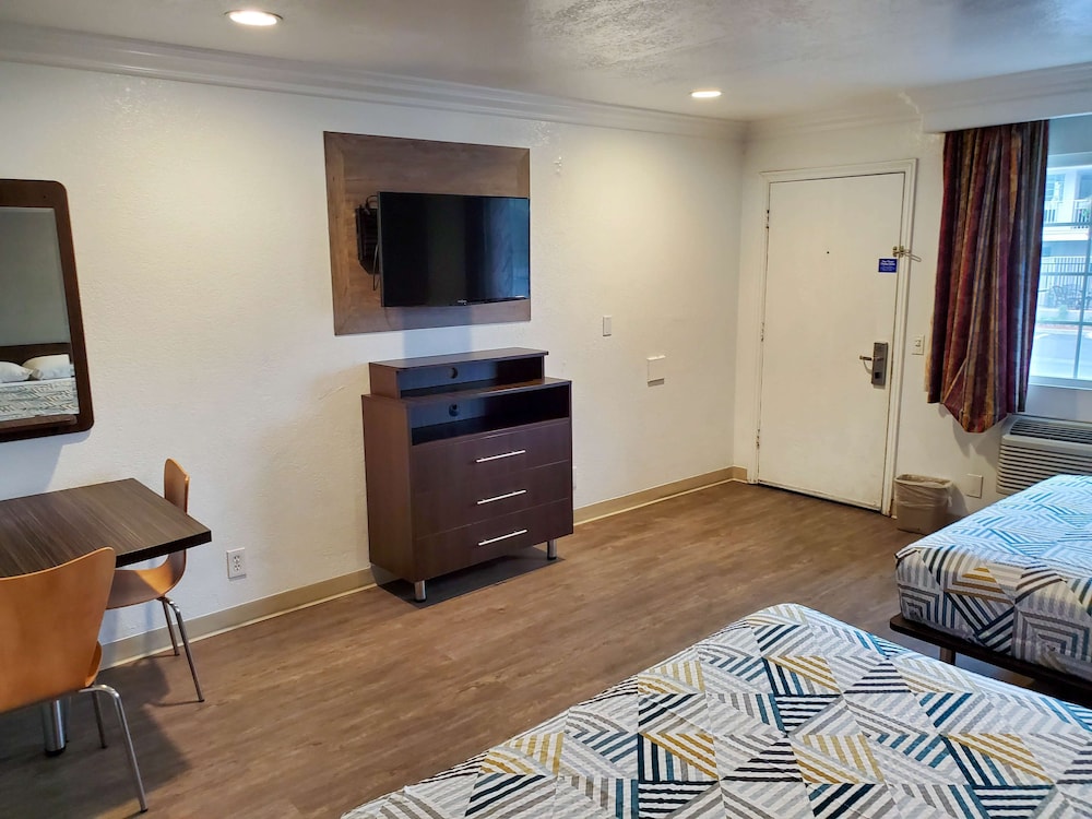 Standard Room, 2 Queen Beds, Non Smoking, Kitchenette - Photo 7