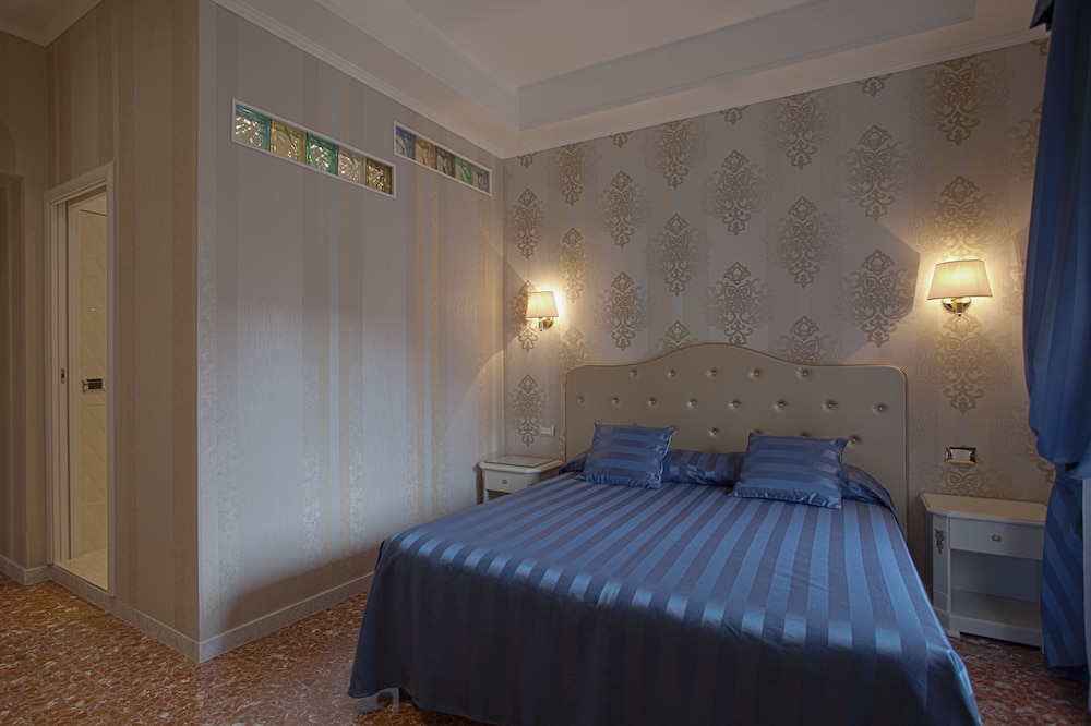Classic Double or Twin Room photo 3