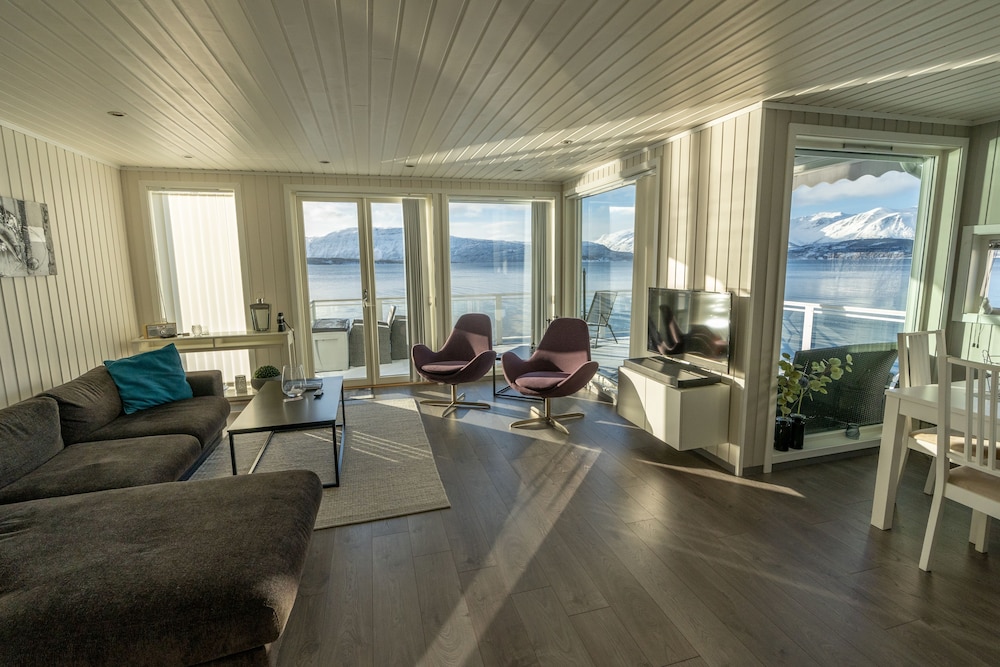 RORBU PREMIUM 3 BEDROOMS, SEA VIEW photo 1