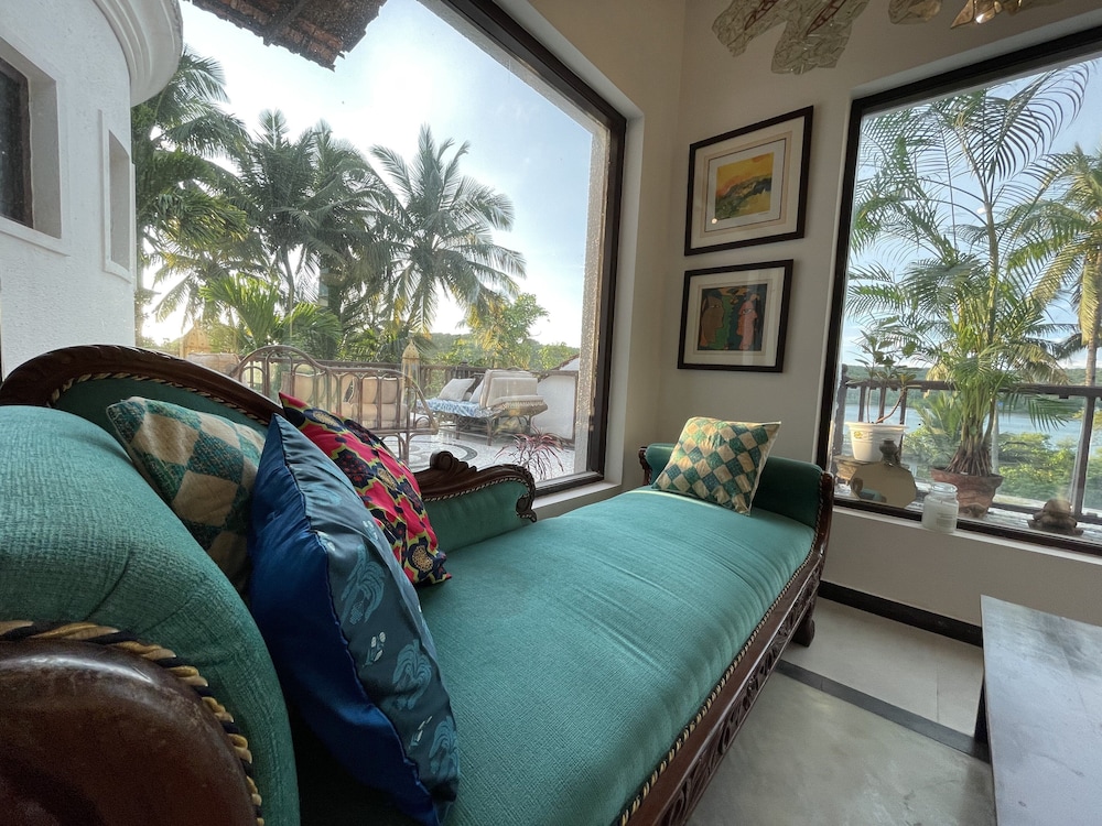 Luxury Villa photo 2