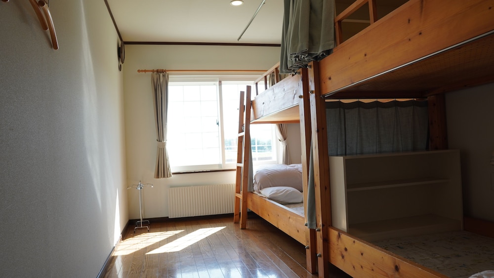 4 Bed Female Dormitory Room, Mountain View photo 2