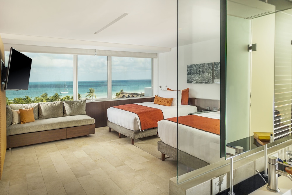 Club Suite, 2 Queen Beds, Ocean View