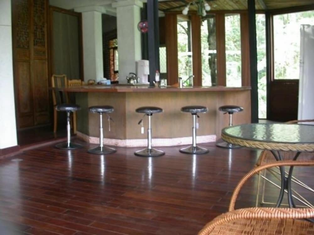 Family Room photo 3