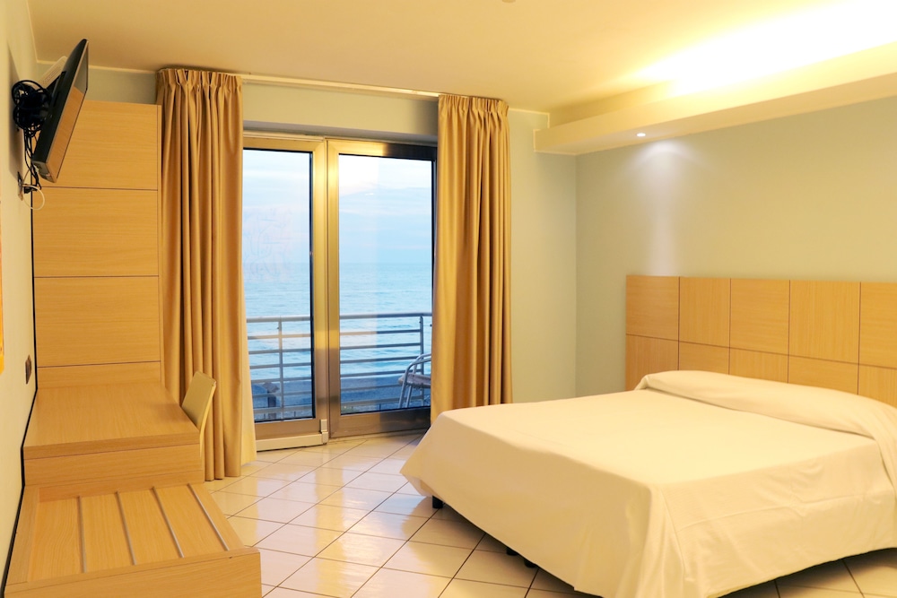 Superior Room, Sea View - Photo 2