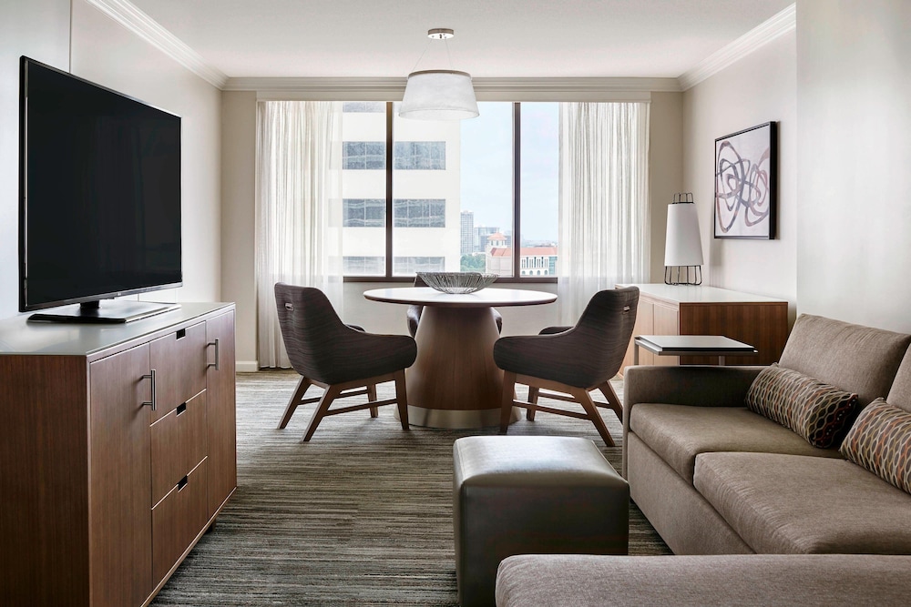 Suite, 1 Bedroom - Photo 8