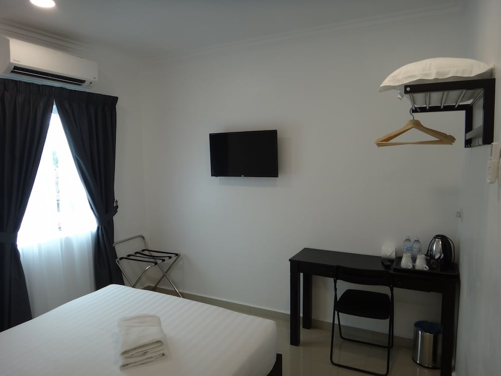 Deluxe Room, 1 Queen Bed - Photo 5