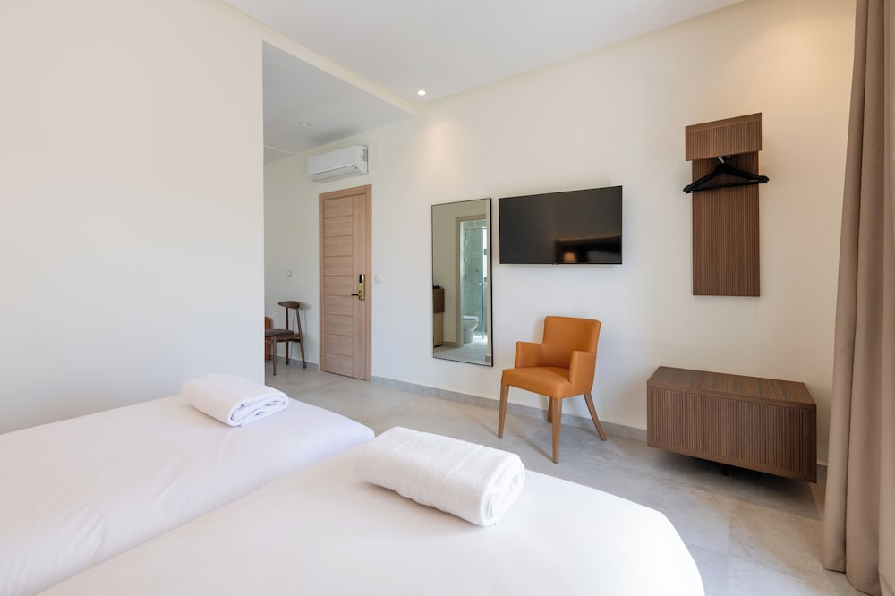 Suite, City View