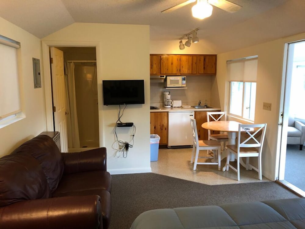 1 BR Cottage #18 Twin Beds