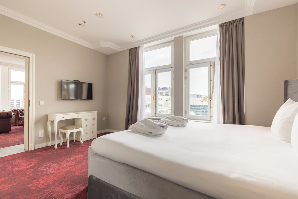 Deluxe Suite, City View - Photo 3