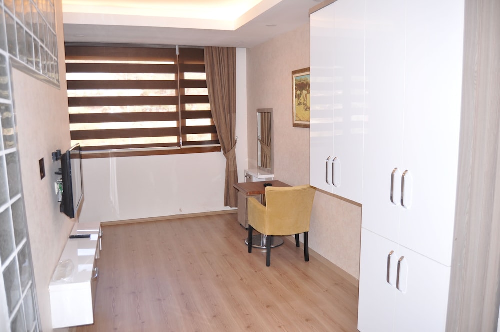 Family Room - Photo 2