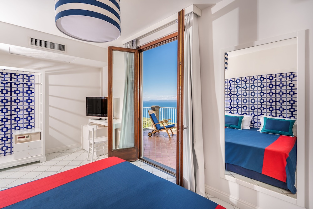 Deluxe Double Room, Sea View photo 3
