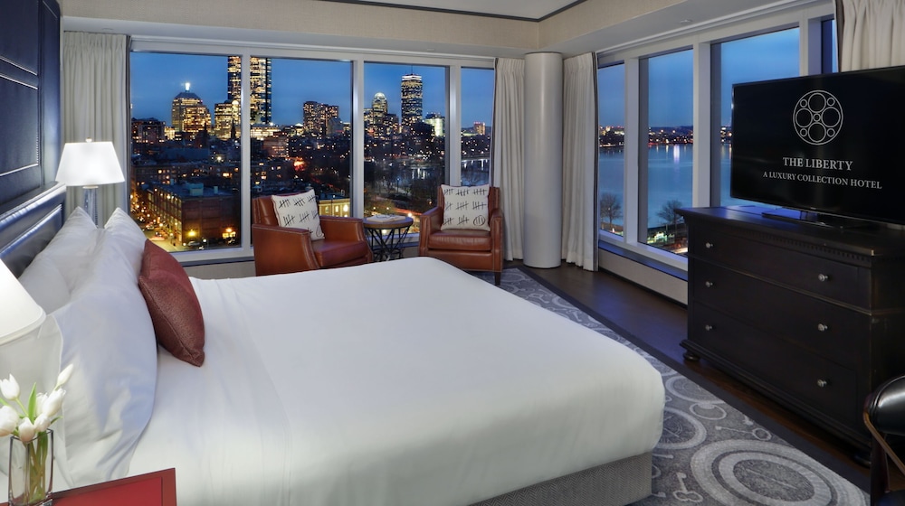 Suite, 1 Bedroom, City View (Mobility Accessible, Tub)