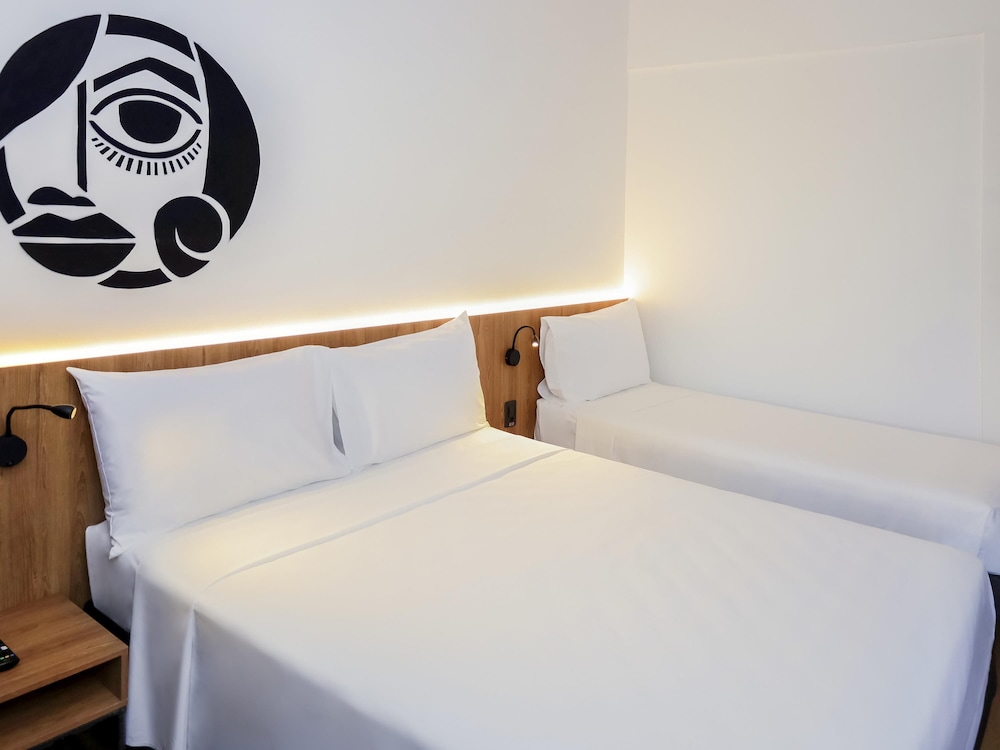 Standard Room with a side sea view (1 double bed and 1 single bed) - Photo 3