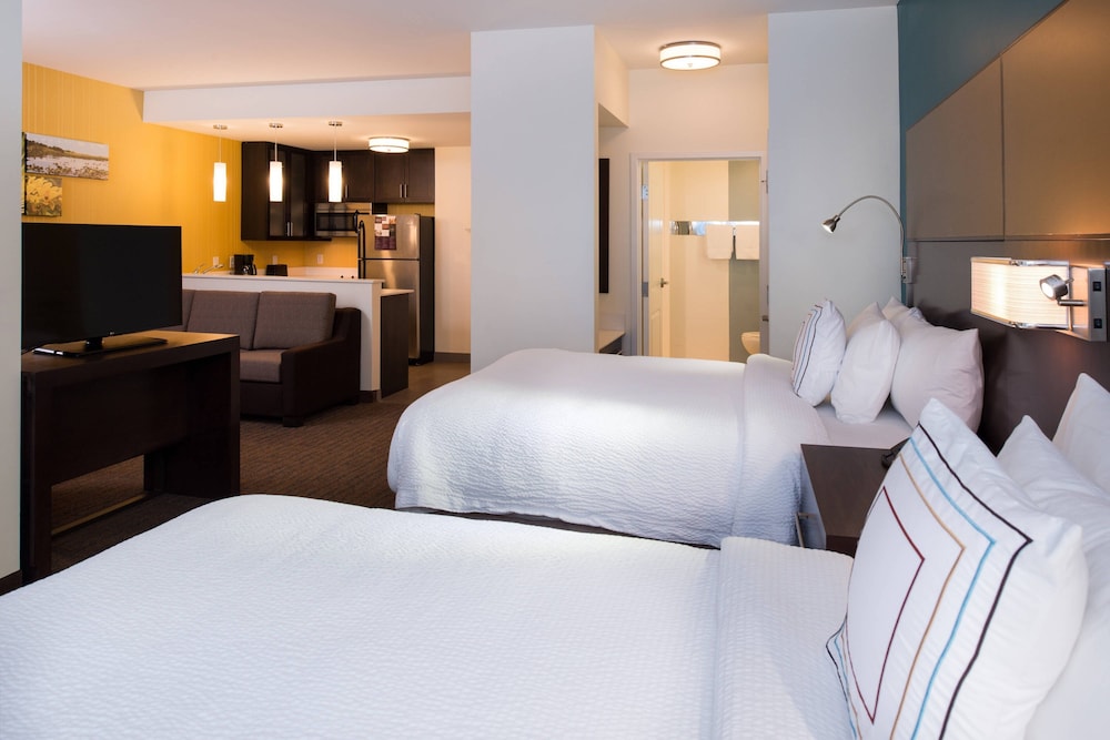 Studio, Multiple Beds (Mobility Accessible, Roll-In Shower) photo 2