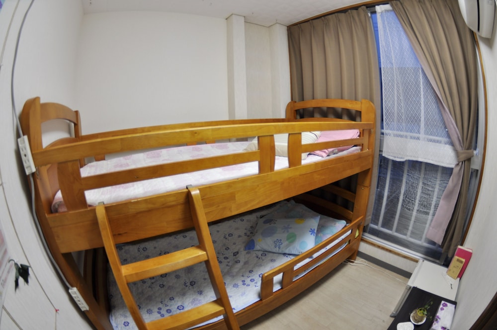 Small Twin Room photo 2