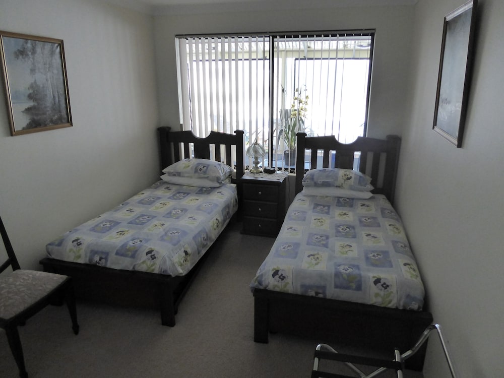 Twin Room 2 - 2 singles photo 2
