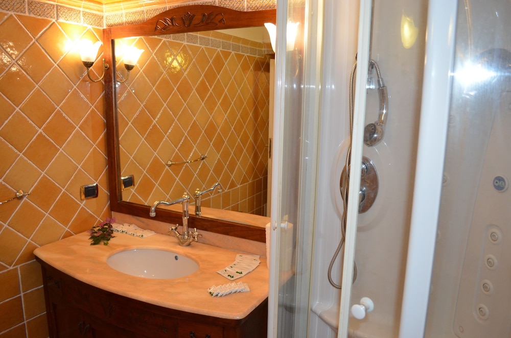 Standard Room - Photo 14