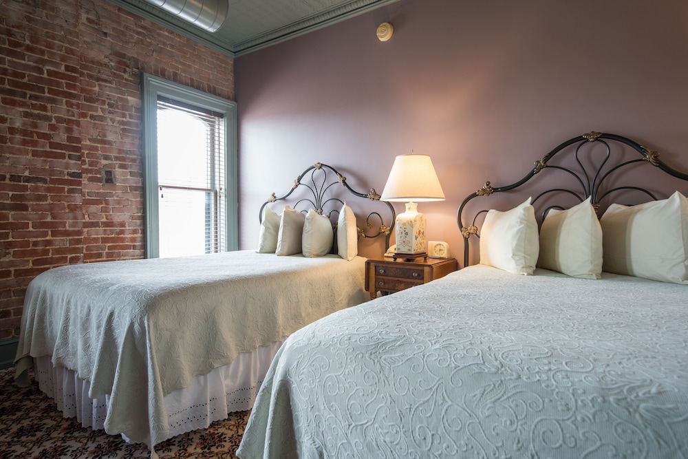 Executive Double Queen, 2 Queen Beds (Historic) photo 2