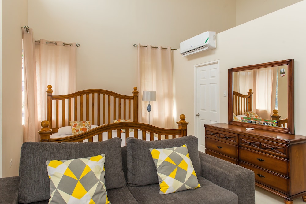 Luxury Penthouse, 1 King Bed photo 2