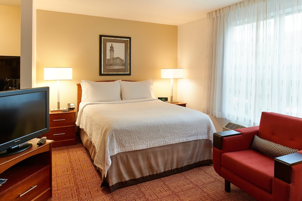 Executive Studio, 1 Queen Bed with Sofa bed - Photo 2