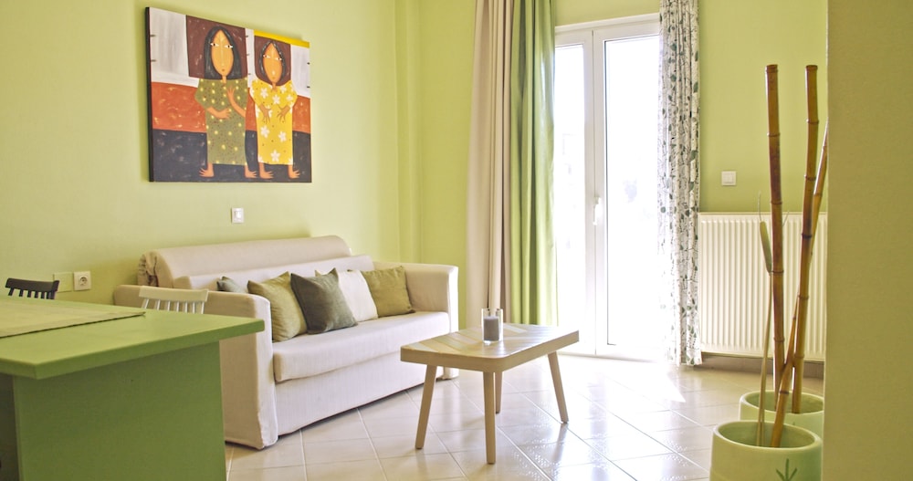 Basic Room, Pool View (2nd Floor) photo 1