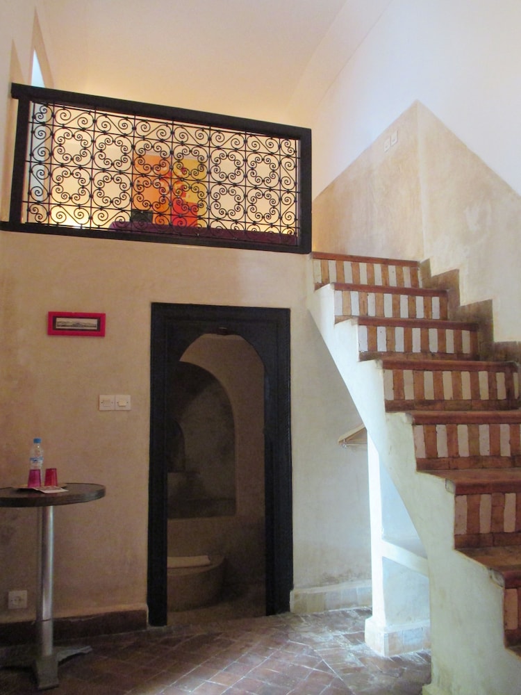 Double Room (Red) - Photo 2