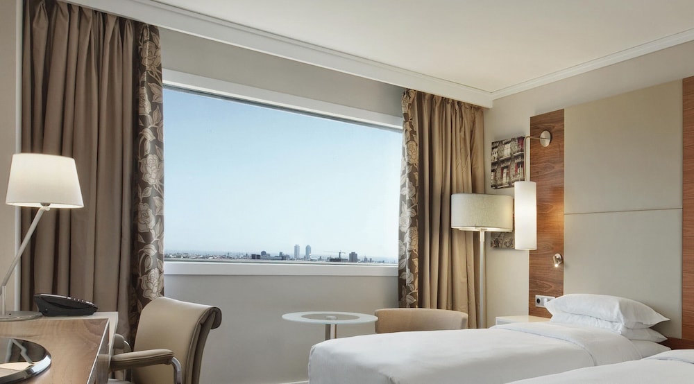Twin Room (Sky View)