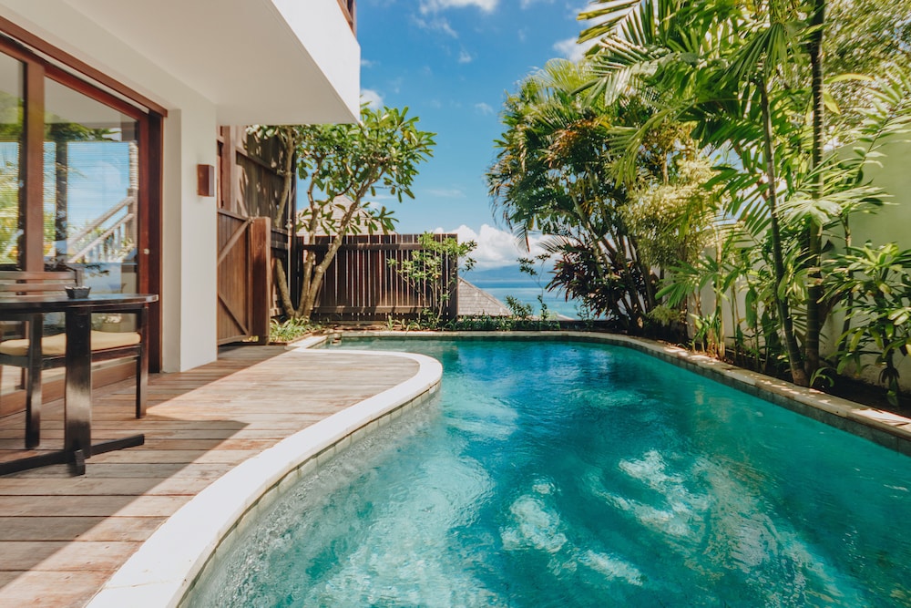 Two Bedroom Apartment with Pool photo 2