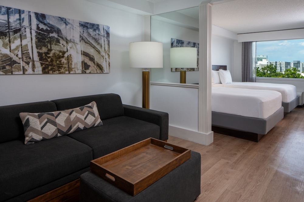 Suite, 1 Bedroom - Photo 3