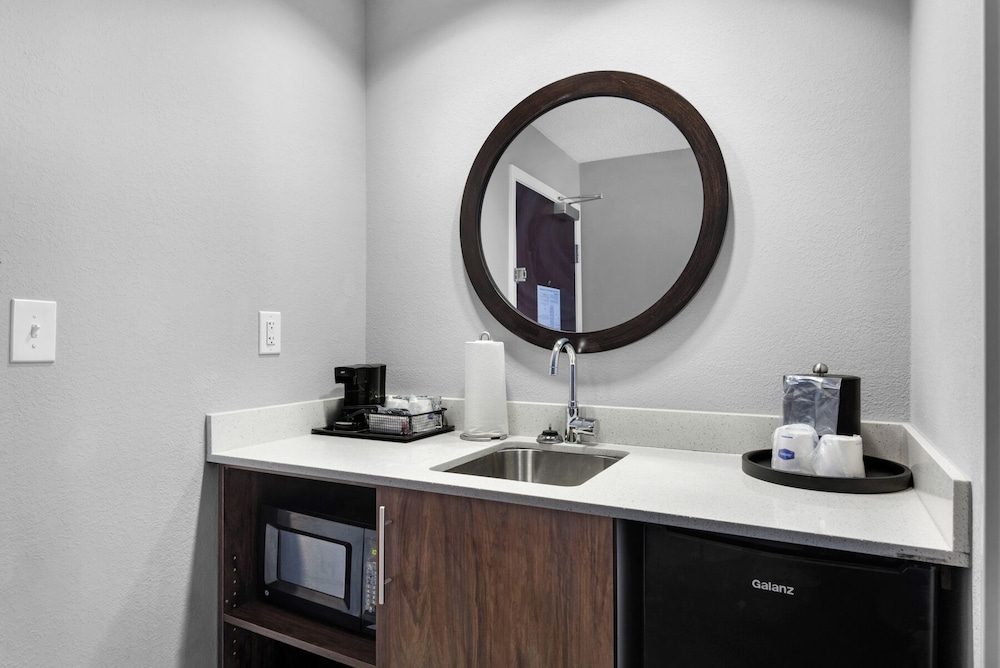 Studio suite one king non smoking - Photo 2