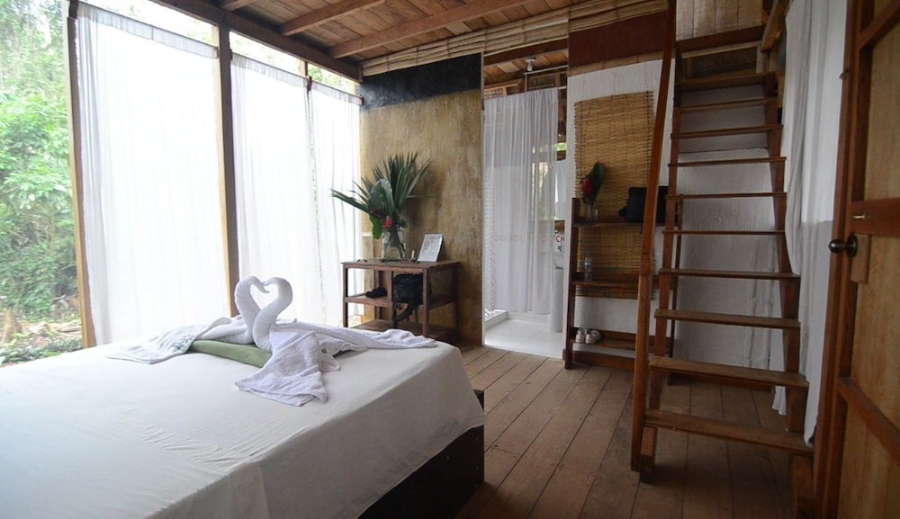 Superior Suite, 1 King Bed, Courtyard View photo 3