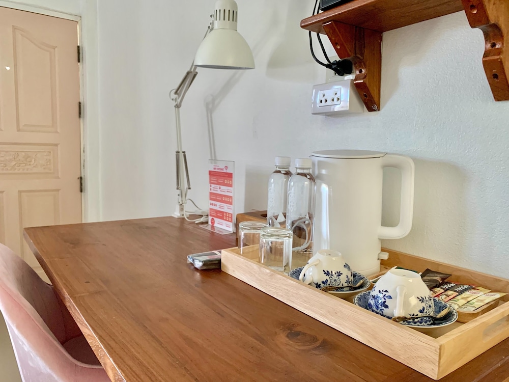 Standard Twin Room - Photo 6