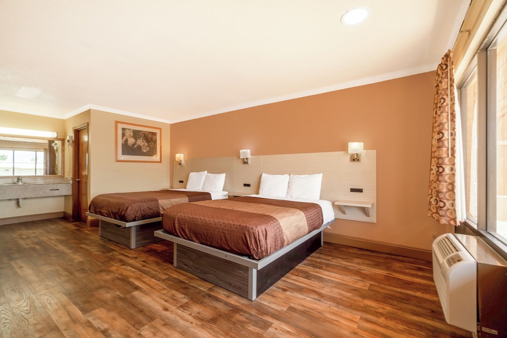 Standard Room, 2 Double Beds, Non Smoking photo 3