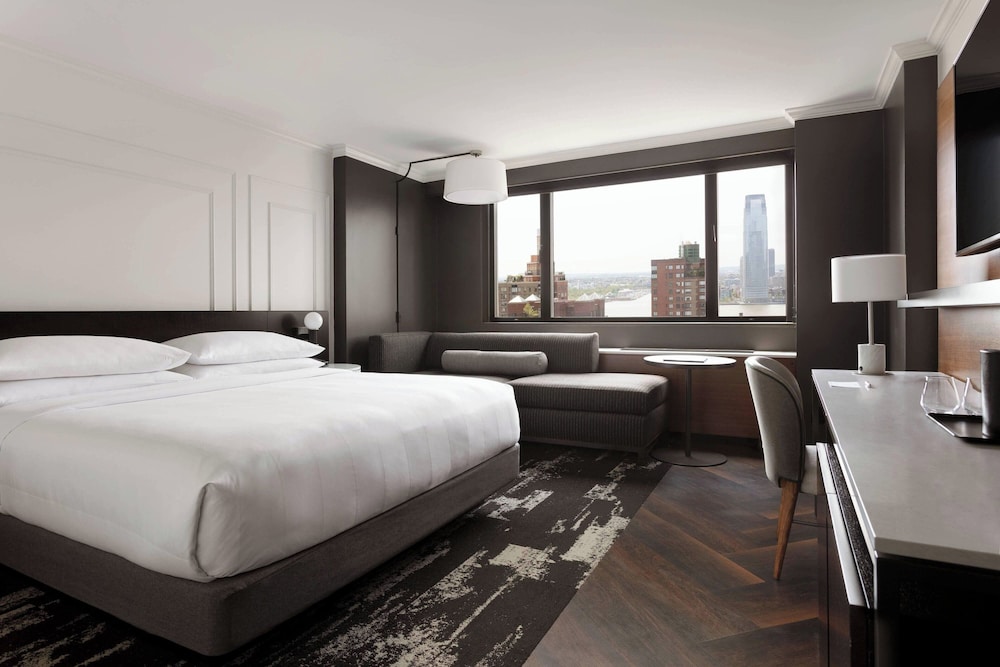 Deluxe Room, 1 King Bed (Mobility/Hearing Accessible, Tub)