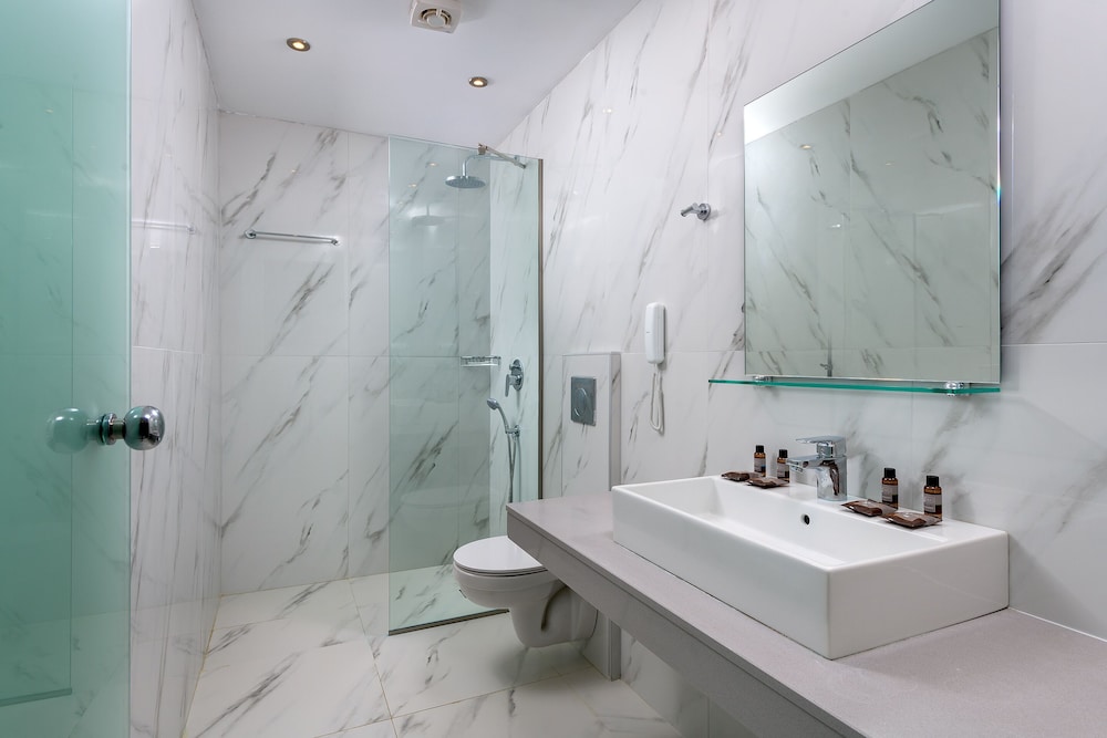 Superior Double or Twin Room - Photo 11