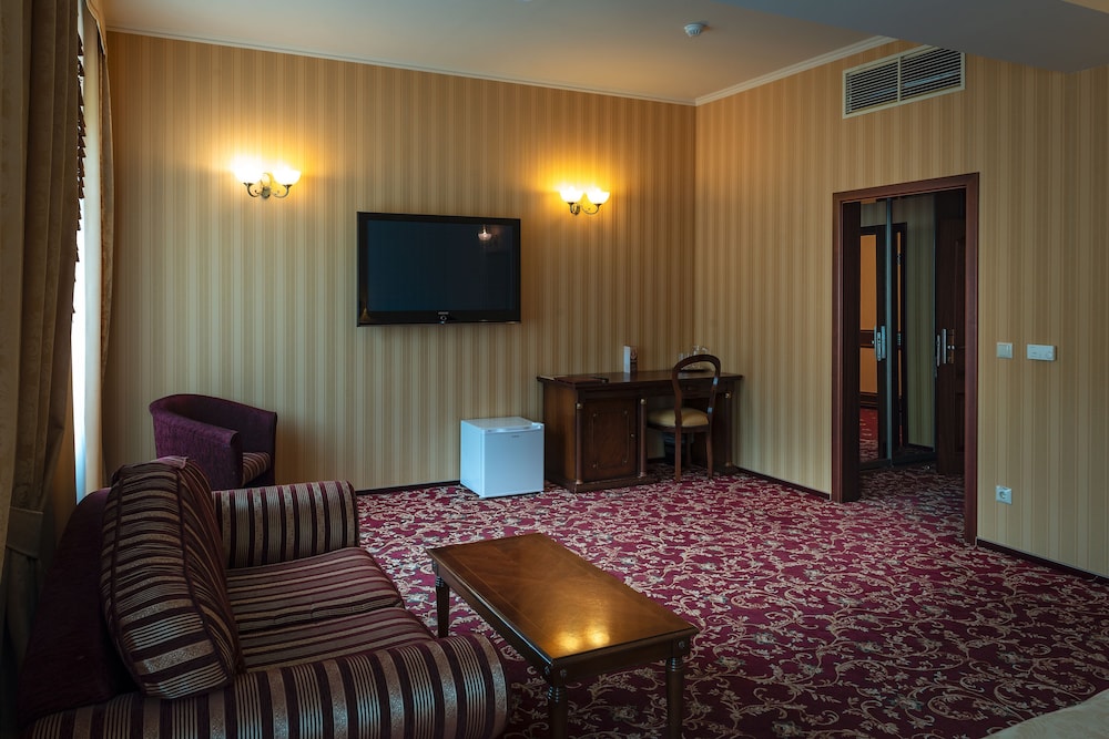 Superior Double Room, 1 King Bed with Sofa bed, Mountain View photo 2