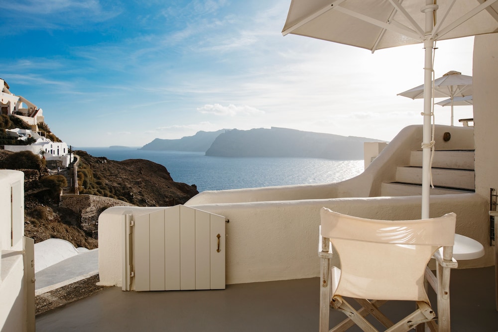 Honeymoon Suite, Sea View (Cave)