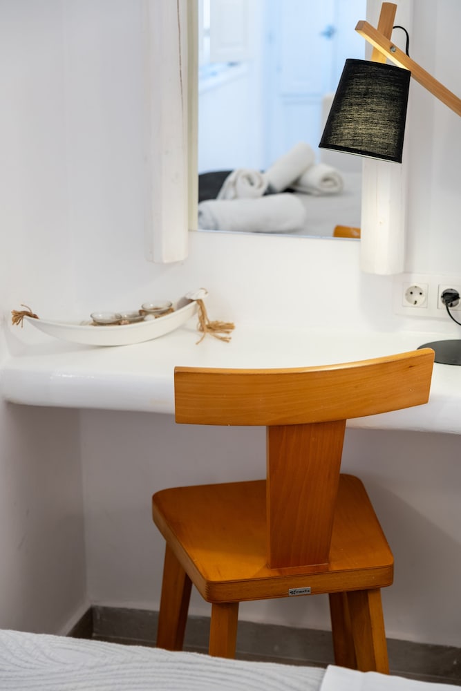 Loft Suite with Plunge Pool & Caldera View - Photo 14