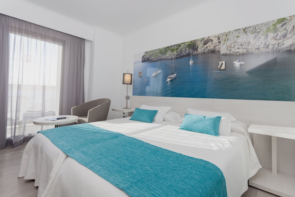 Standard Double Room thumbnail 6