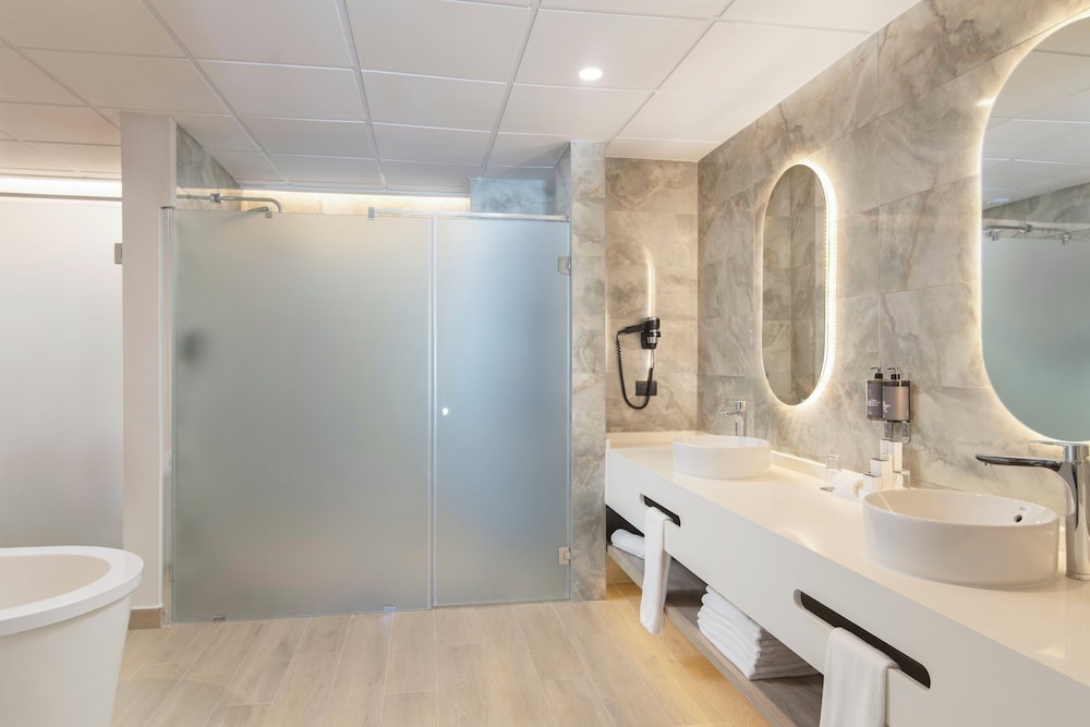 Master Suite With Elite Service