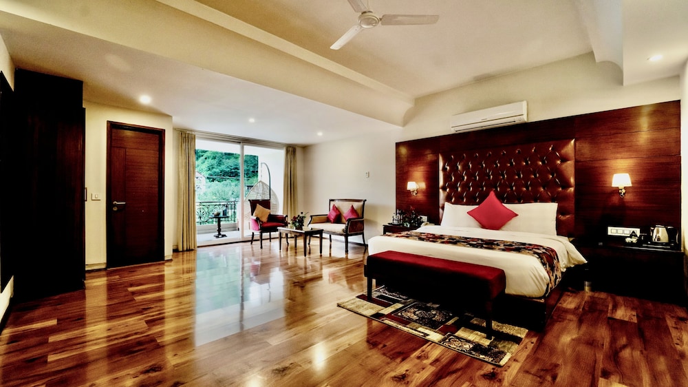 Royal Double Room, 1 King Bed, Balcony, River View