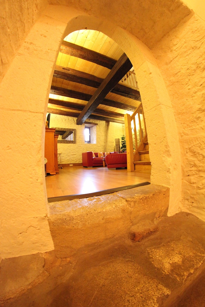 Tower Room, 3 floors, small windows photo 2