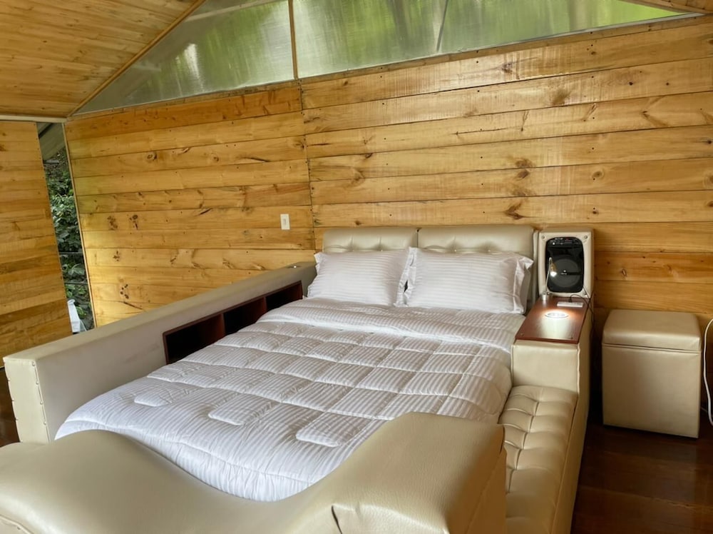 Superior Cabin, 1 Bedroom, Hot Tub, Mountain View photo 1