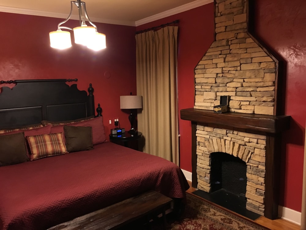 Suite, 1 King Bed - Photo 9