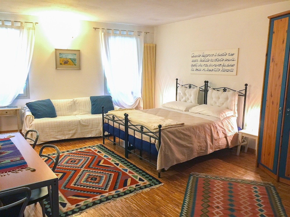 Romantic Studio Suite photo 1