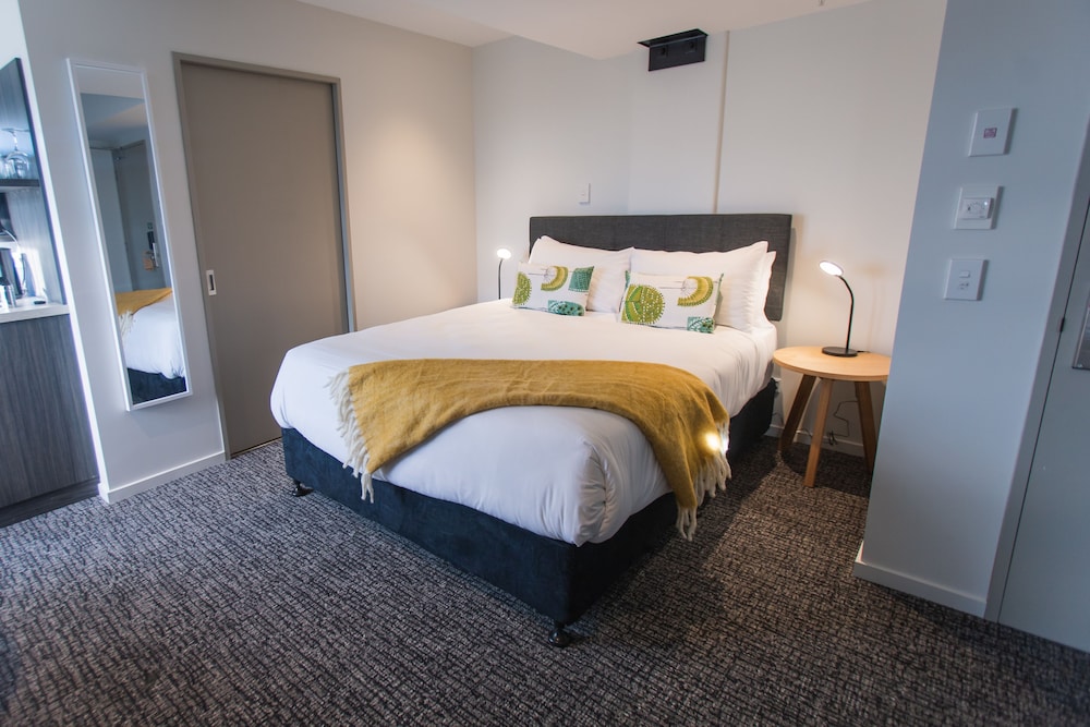 Studio Apartment - Photo 1