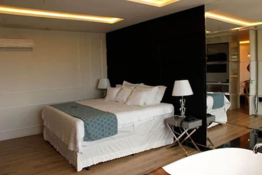 Presidential Room, 1 King Bed photo 3