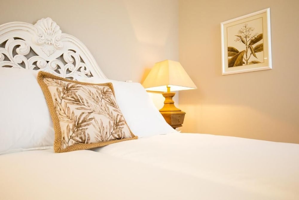 Room 201: Standard Double Room, 1 Queen Bed photo 2