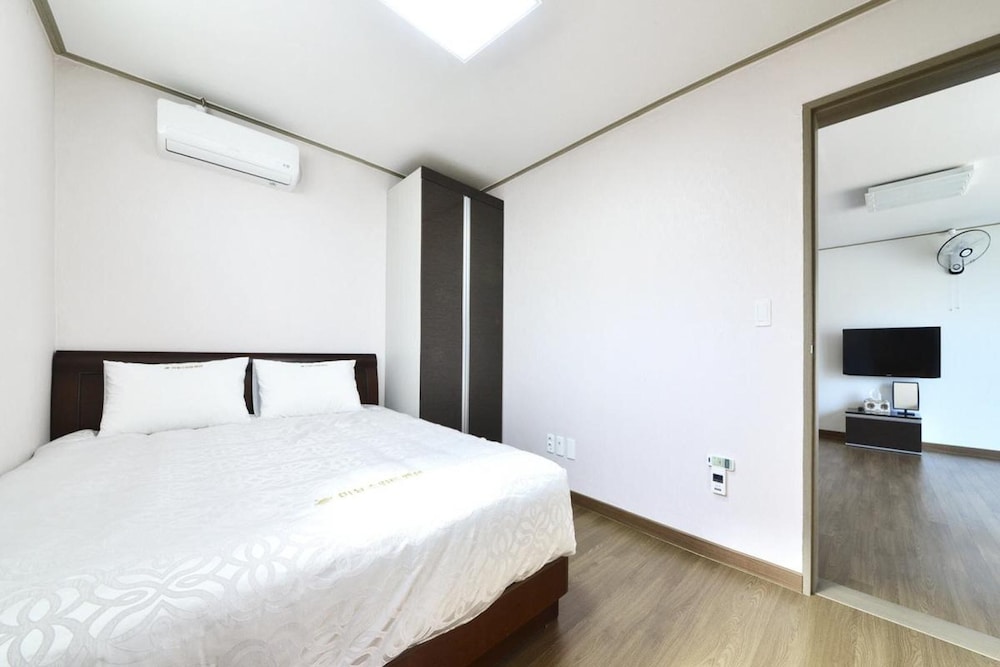 Basic Room, 1 Bedroom (B302(Ocean View)) - Photo 5