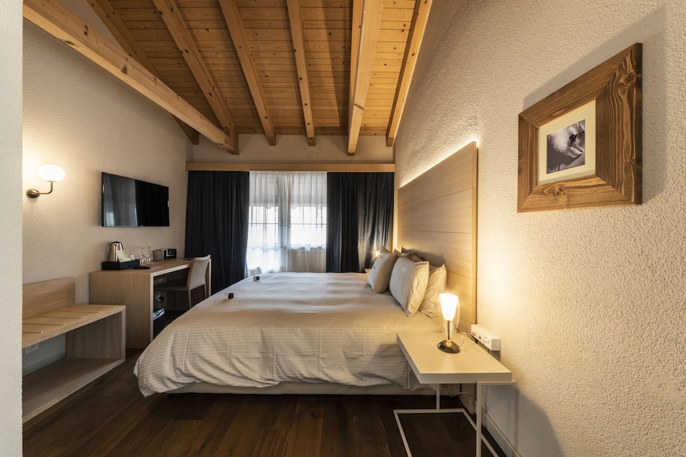 Standard Double Room, 1 Queen Bed, Balcony photo 2